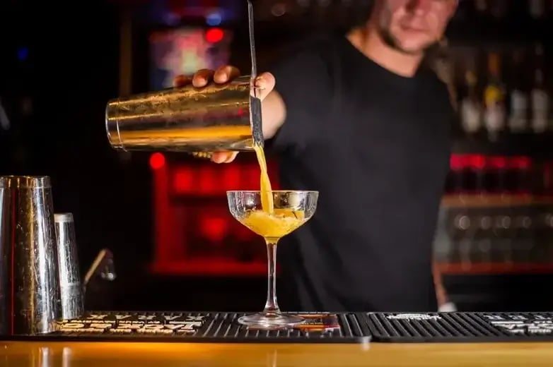 How bartenders should respond to angel shots-1